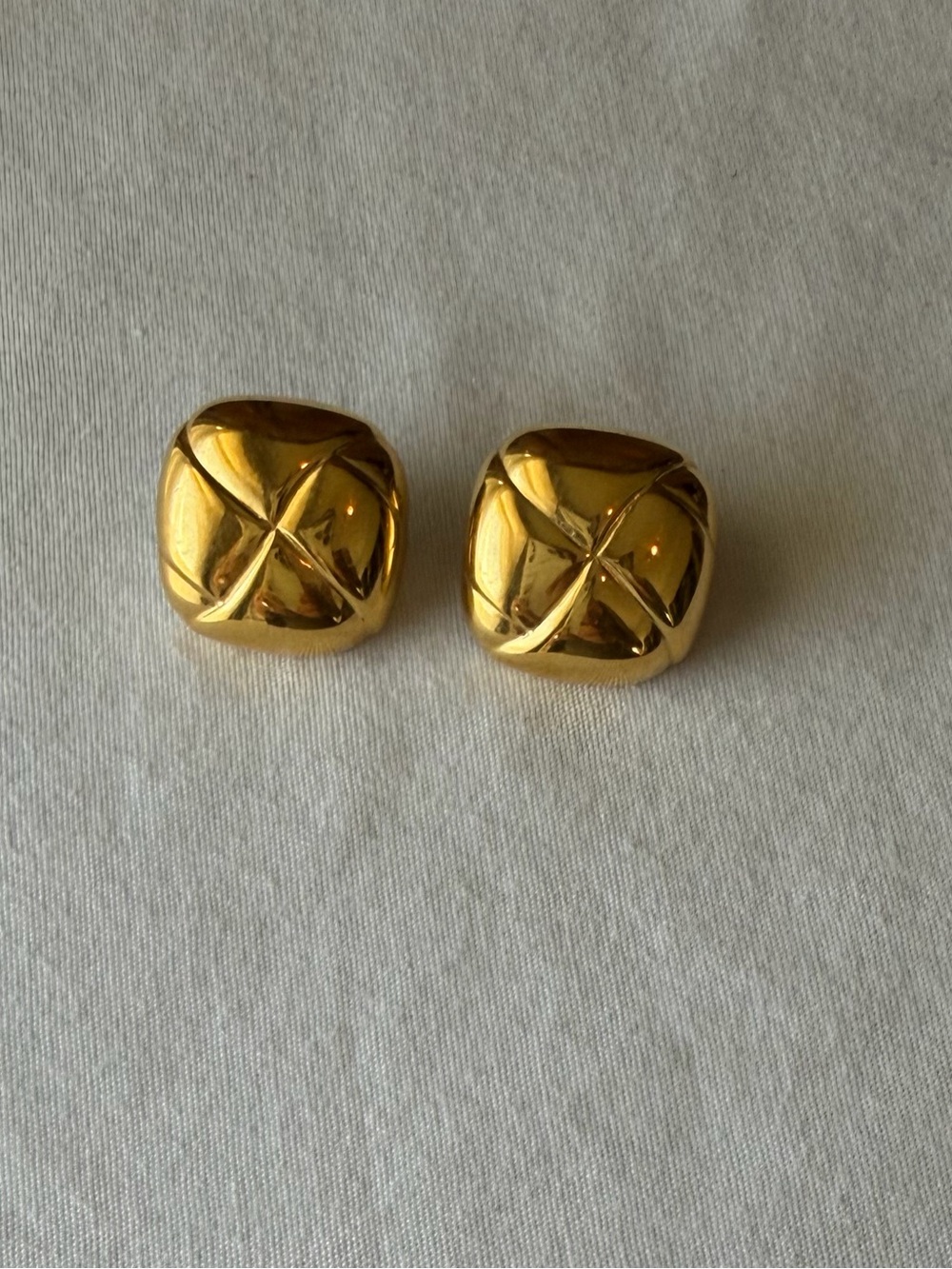 Vintage Liz Claiborne Gold Tone Quilted Statement Pierced Earrings